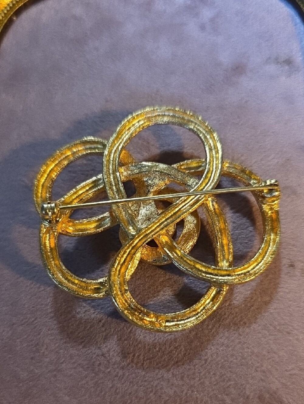 Vintage Gold Tone Textured Swirl Flower Brooch Modernist - Picture 3 of 3